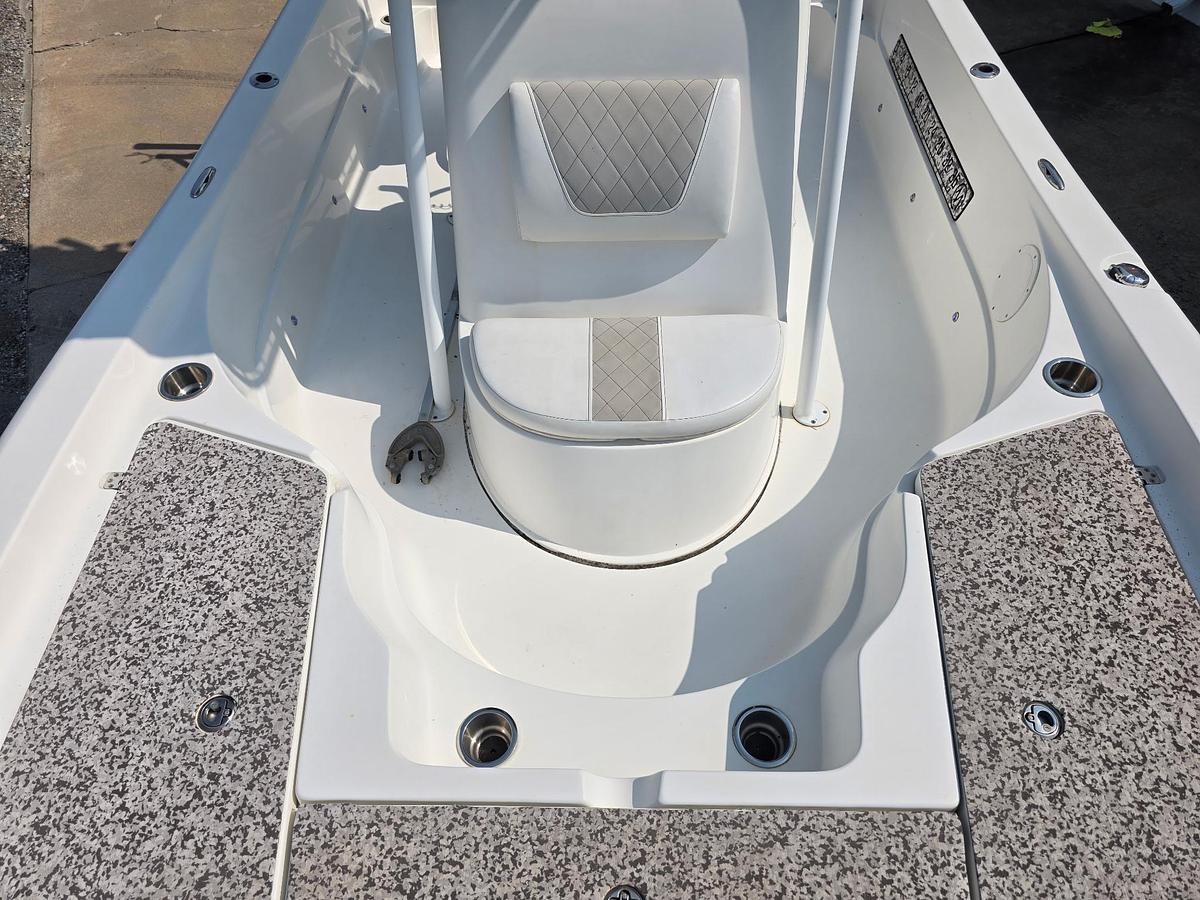 Used 2019 Epic Boats 22 Bay