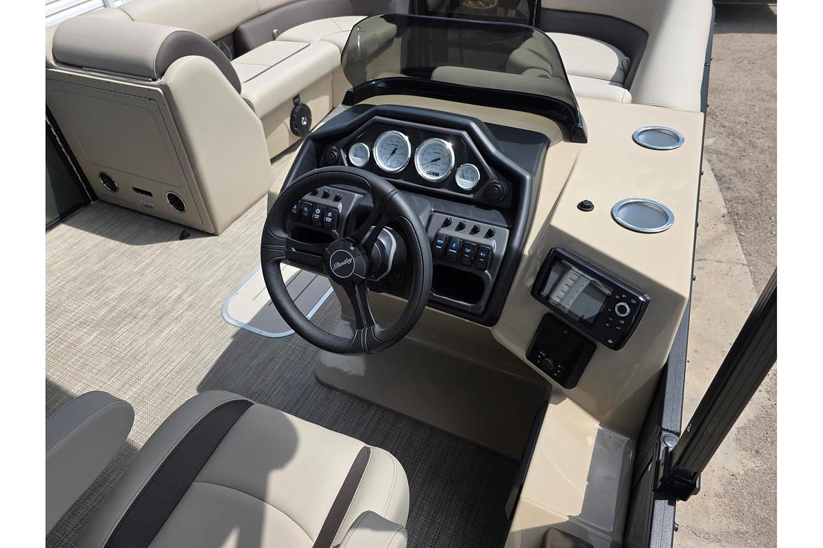 2026 Bentley Pontoons Legacy 223 Navigator Tritoon