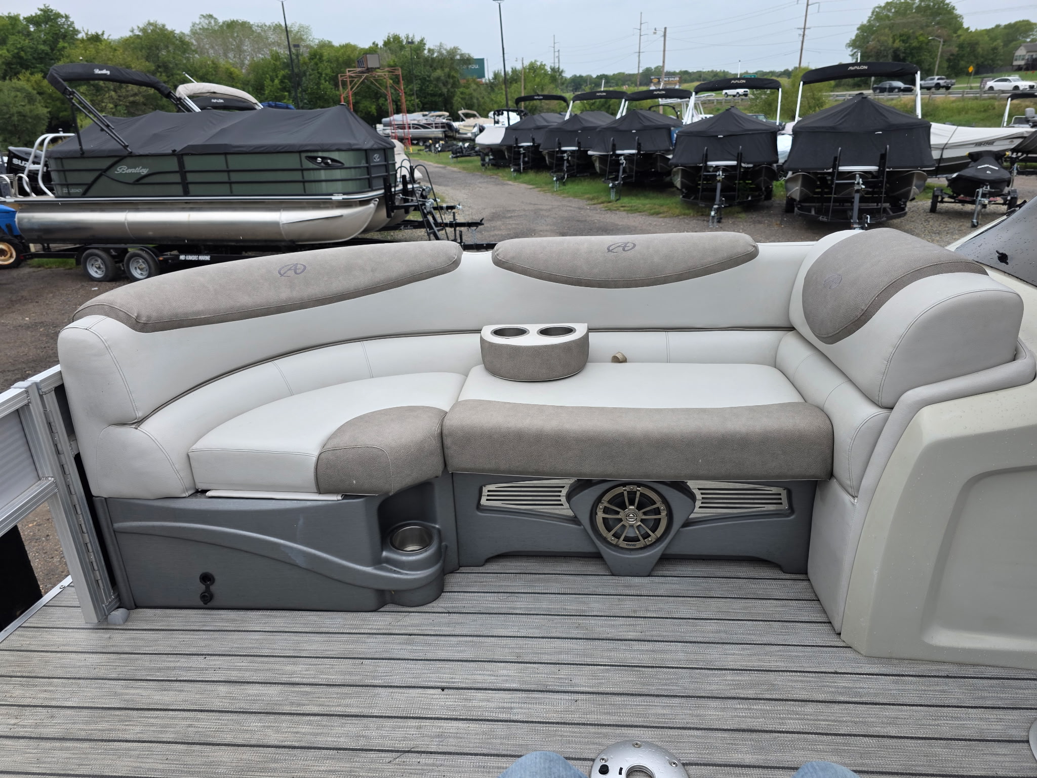 Used 2019 Avalon 2385 Catalina Rear Fish