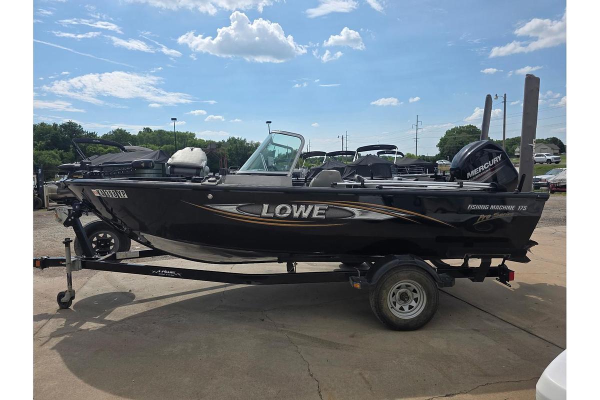Used 2014 Lowe Fishing Machine 17
