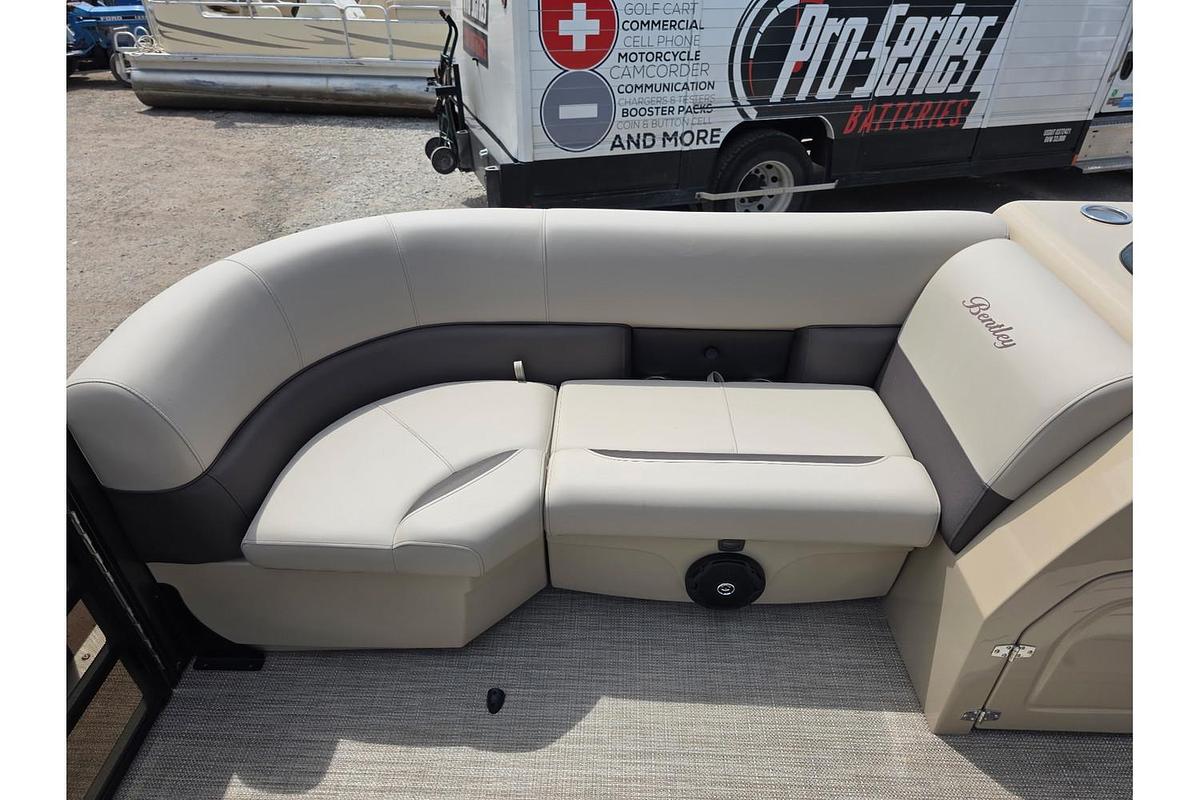 2026 Bentley Pontoons Legacy 223 Navigator Tritoon