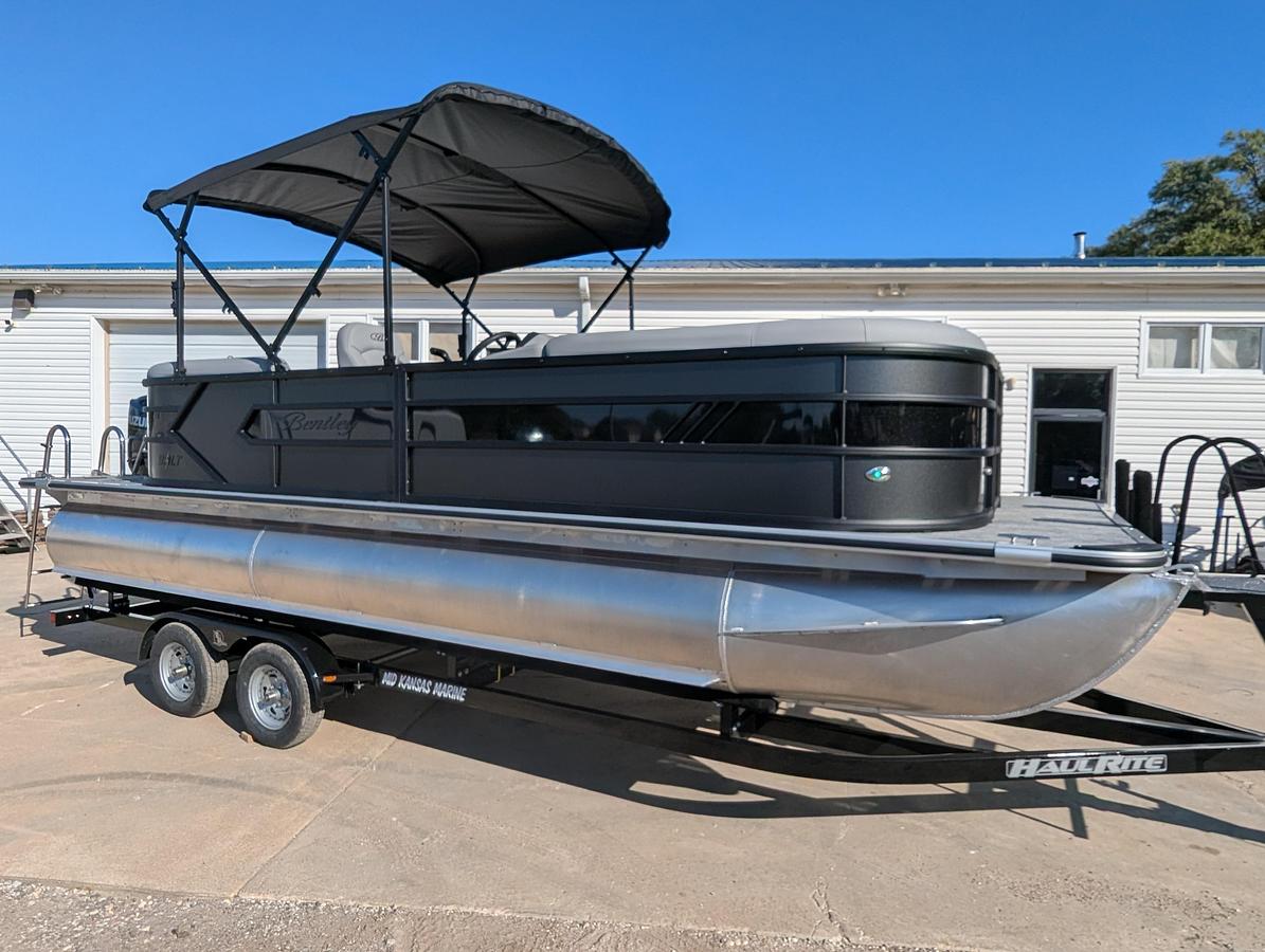 2027 Bentley Pontoons Bolt 223