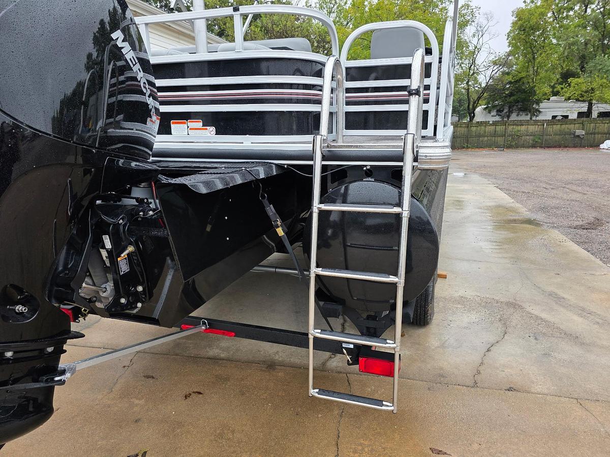 Used 2023 Ranger RP 223 FC Tritoon