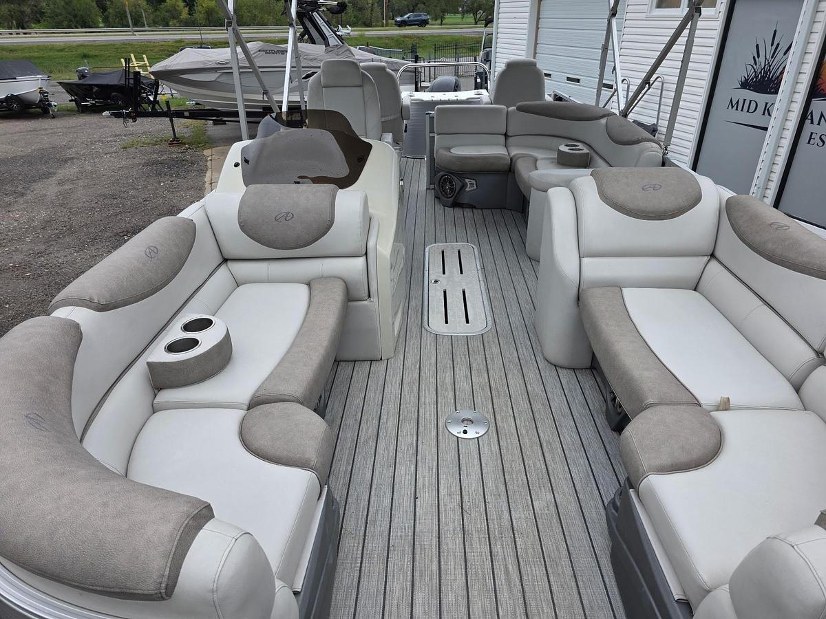 Used 2019 Avalon 2385 Catalina Rear Fish