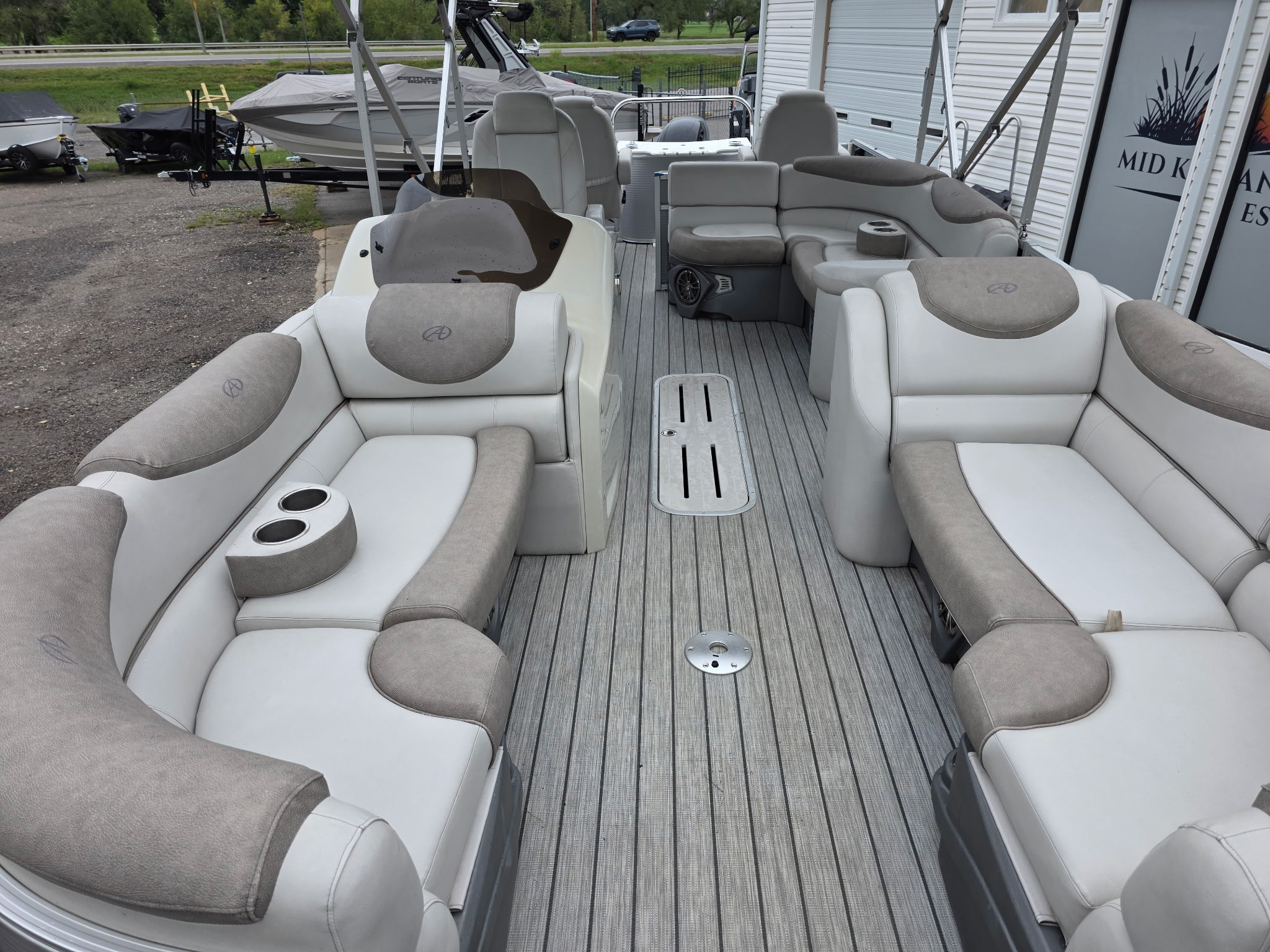 Used 2019 Avalon 2385 Catalina Rear Fish