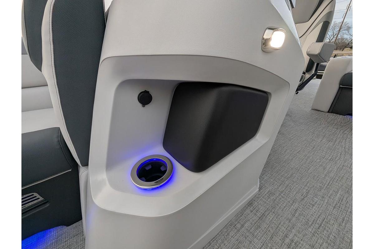 2026 Avalon 2385 LSZ Versatile Rear Bench