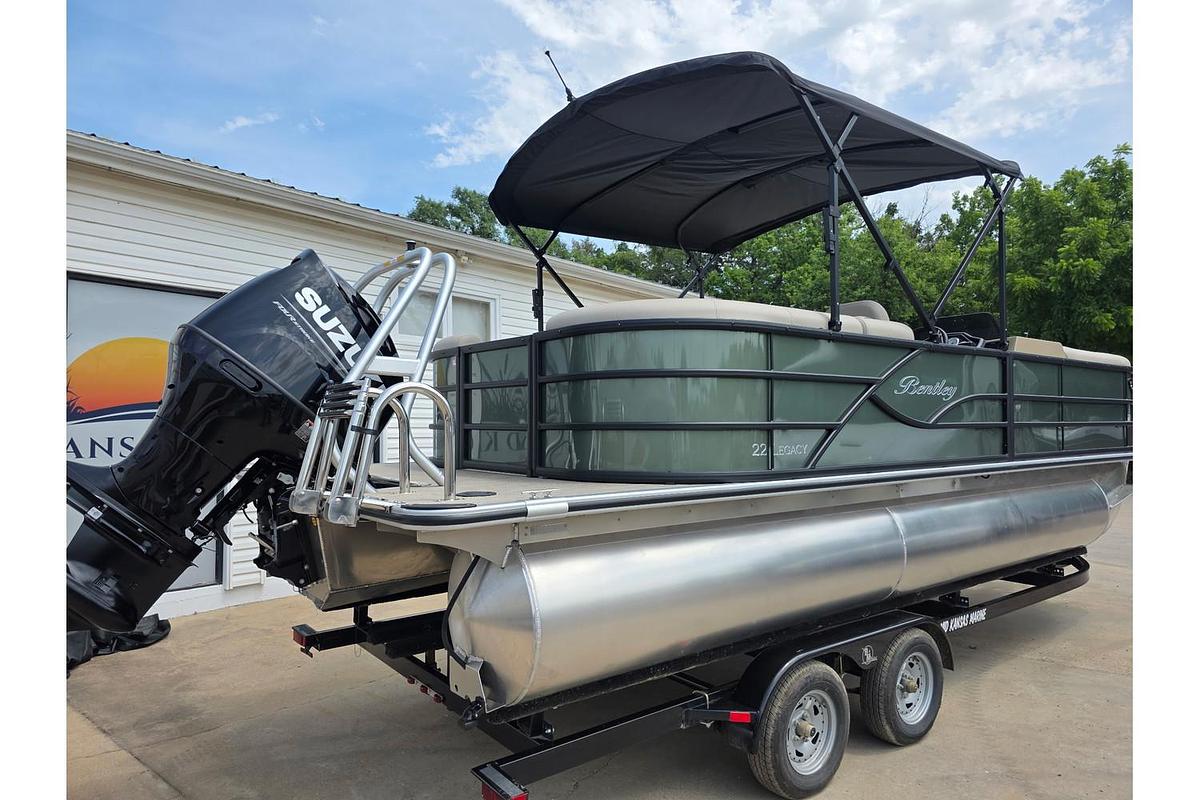 2026 Bentley Pontoons Legacy 223 Navigator Tritoon