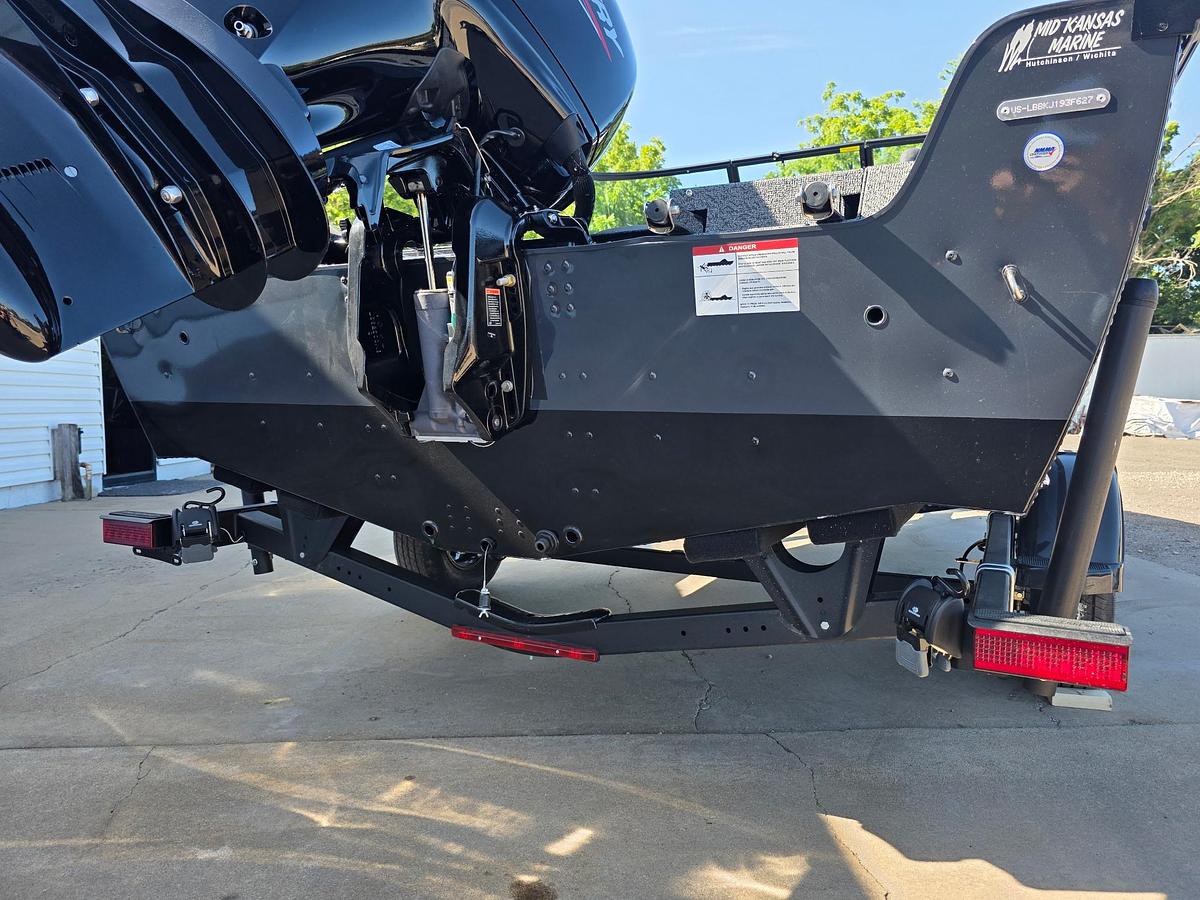 2027 Lund 1875 Impact XS Sport