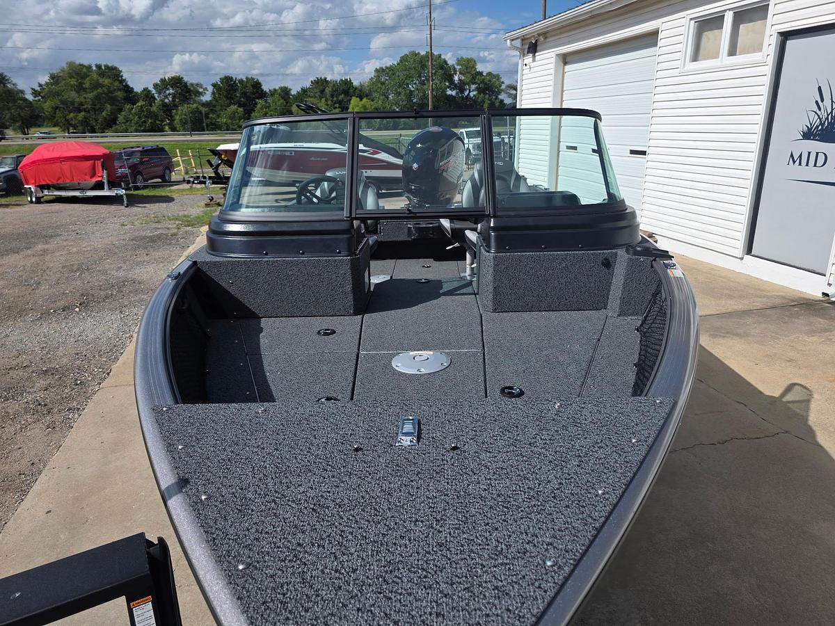 2027 Lund 1875 Impact XS Sport