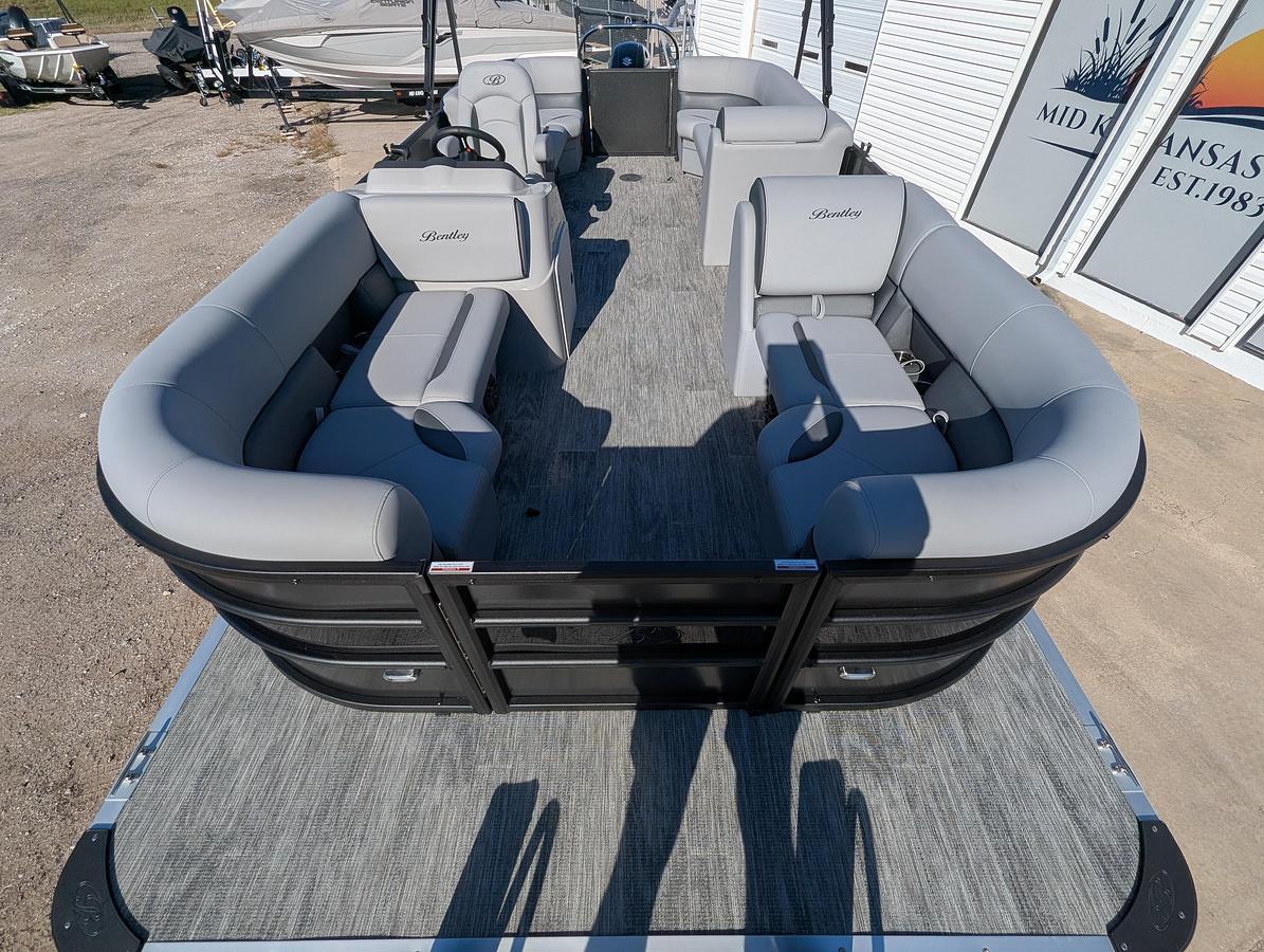 2027 Bentley Pontoons Bolt 223