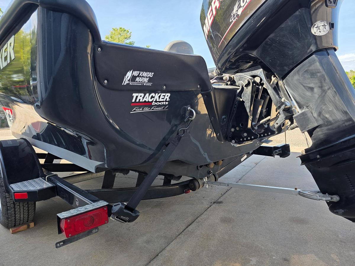 Used 2007 Tracker Tundra 18