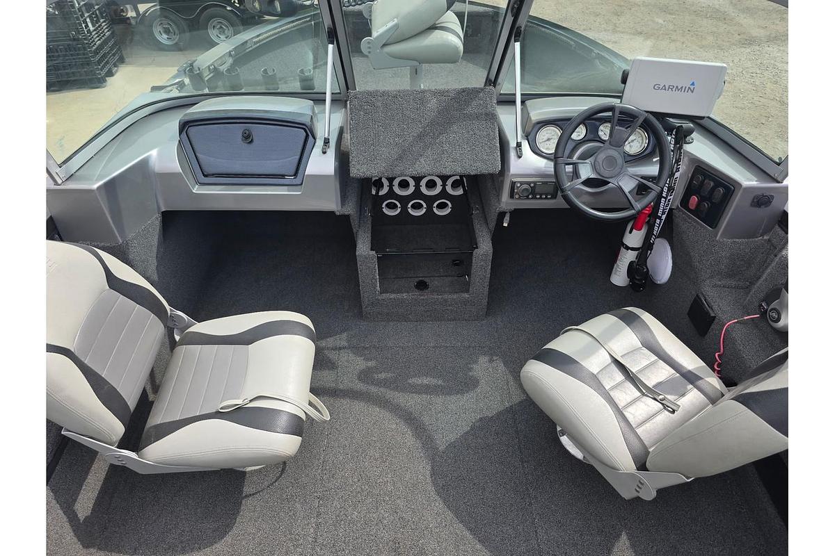Used 2014 Lowe Fishing Machine 17