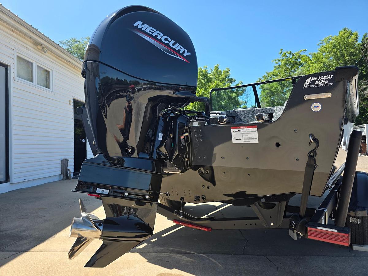 2027 Lund 1875 Impact XS Sport