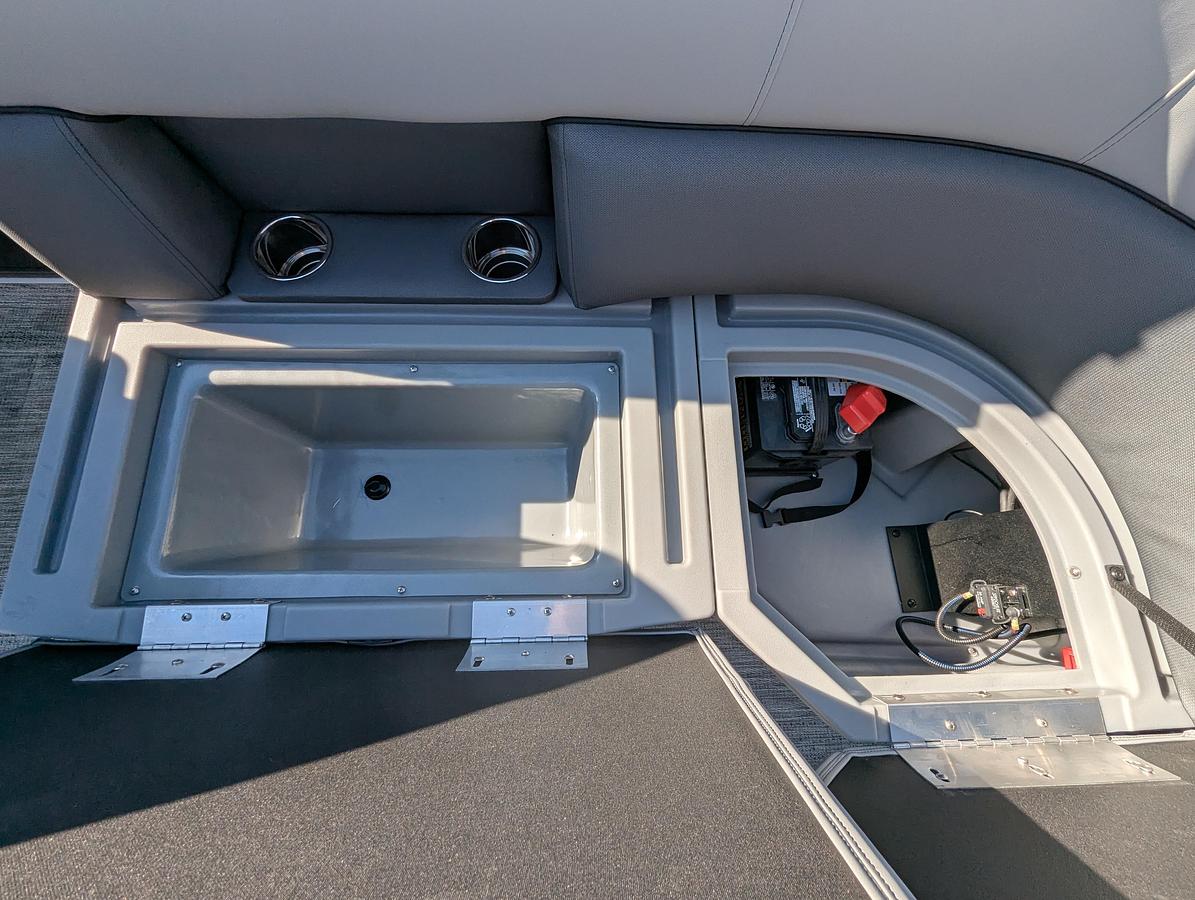 2027 Bentley Pontoons Bolt 223