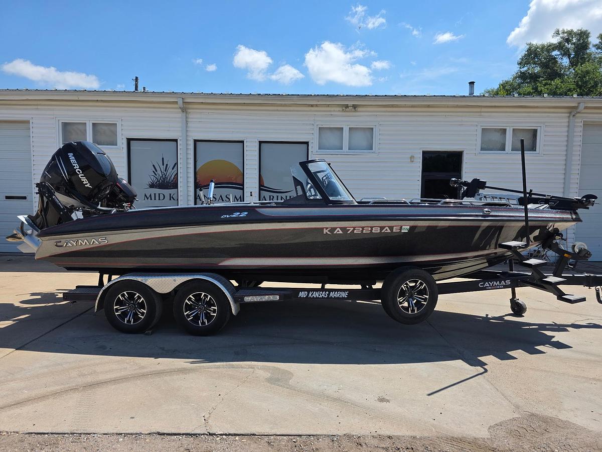 Used 2023 Caymas DV 22