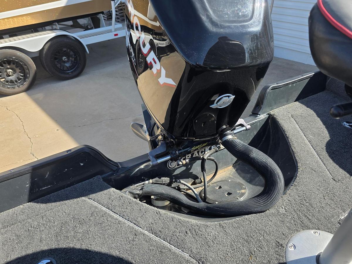 Used 2007 Tracker Tundra 18