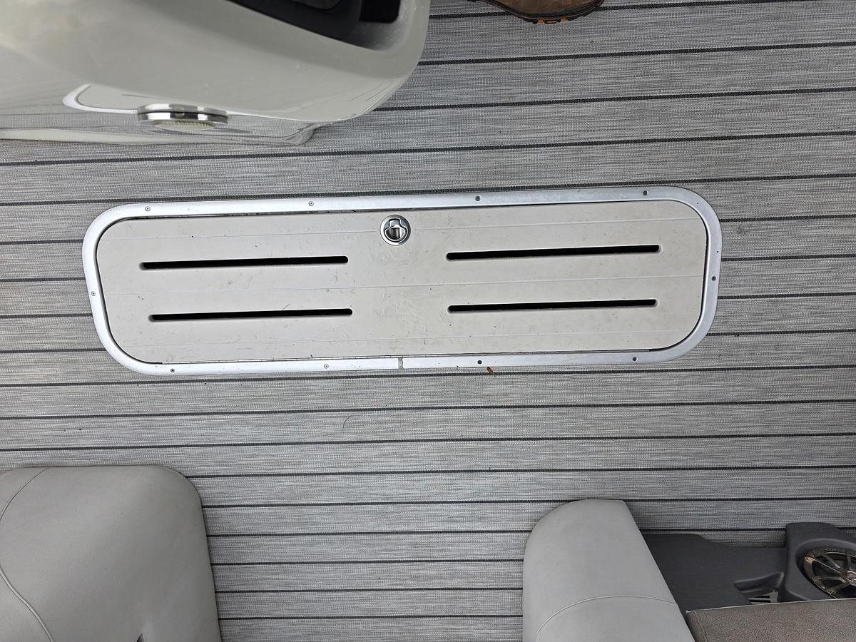 Used 2019 Avalon 2385 Catalina Rear Fish