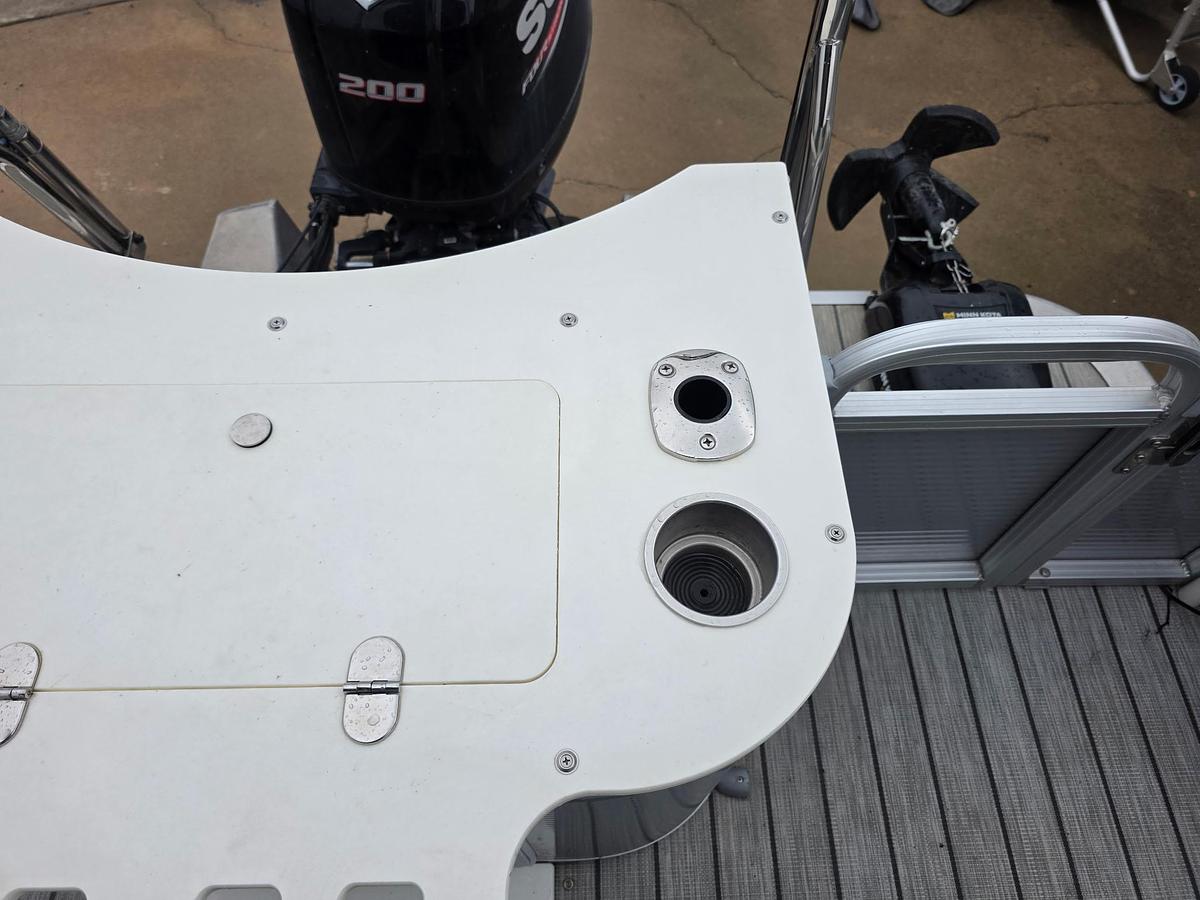 Used 2019 Avalon 2385 Catalina Rear Fish