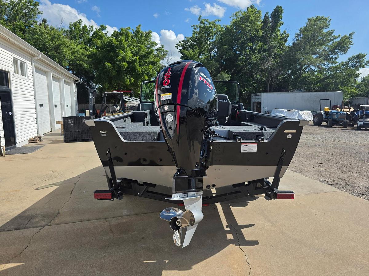 2027 Lund 1875 Impact XS Sport