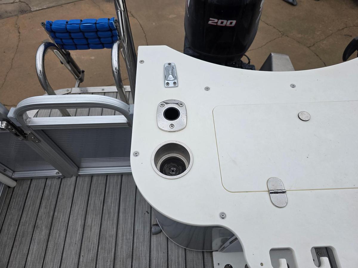 Used 2019 Avalon 2385 Catalina Rear Fish