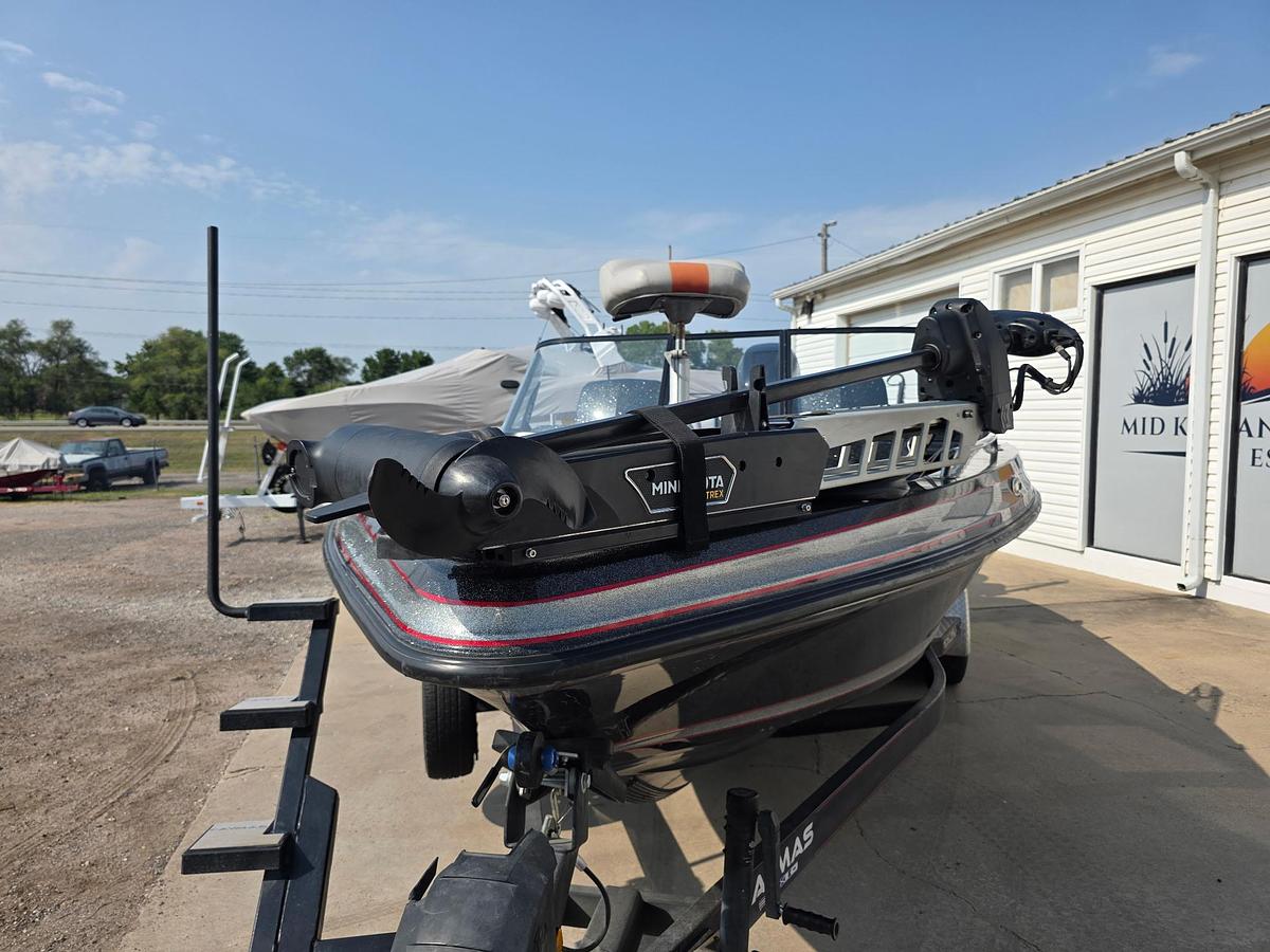 Used 2023 Caymas DV 22