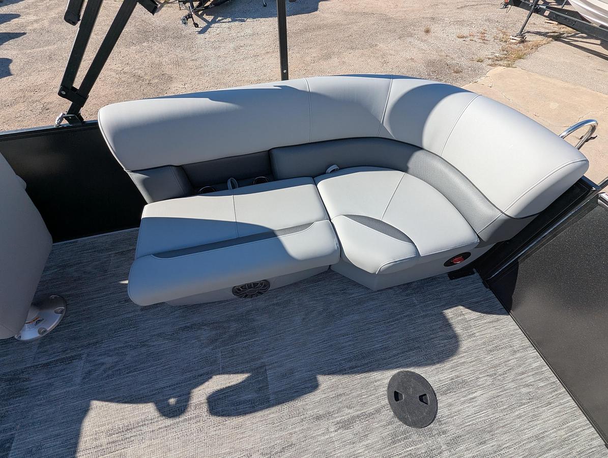 2027 Bentley Pontoons Bolt 223