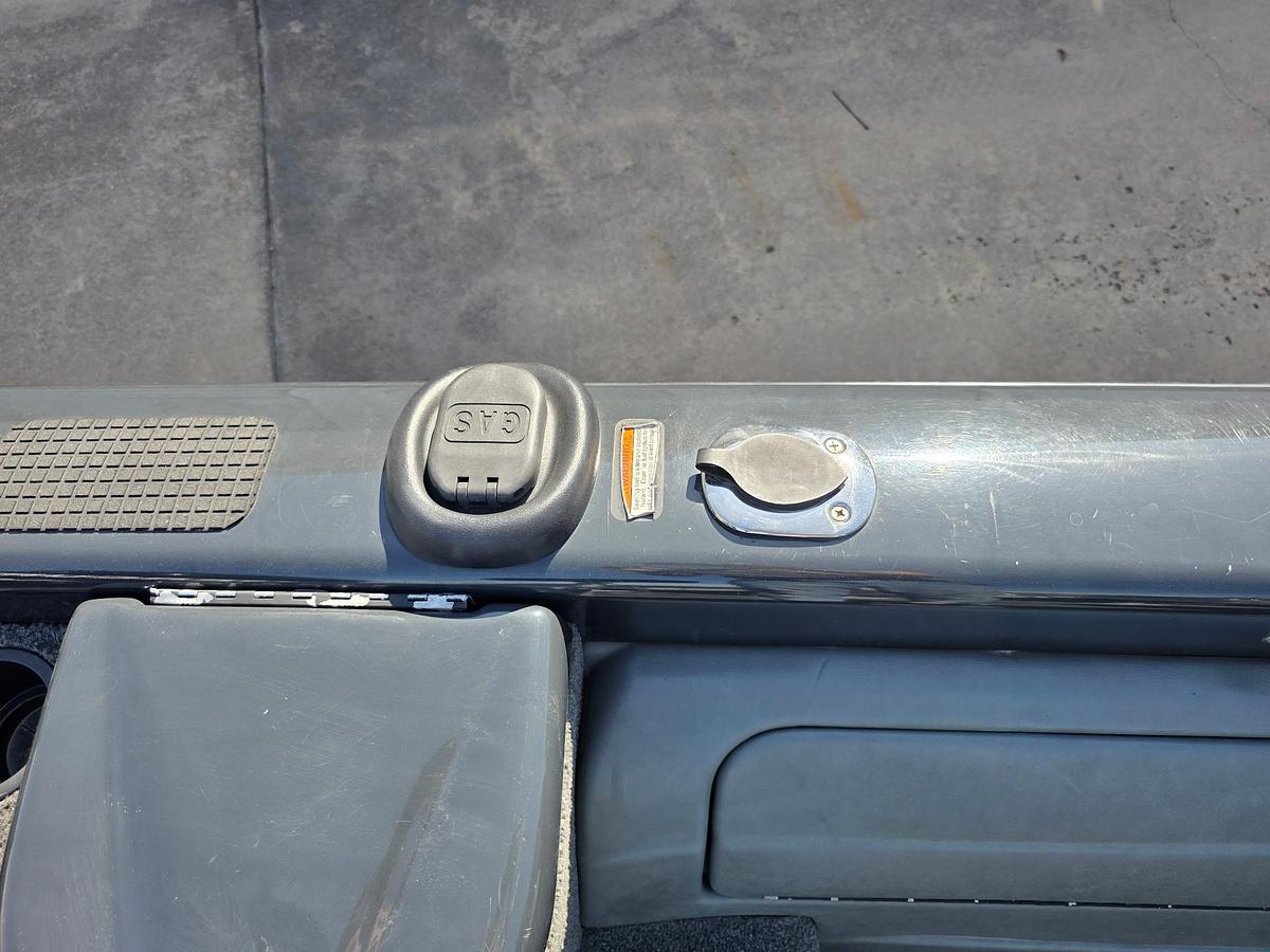Used 2007 Tracker Tundra 18