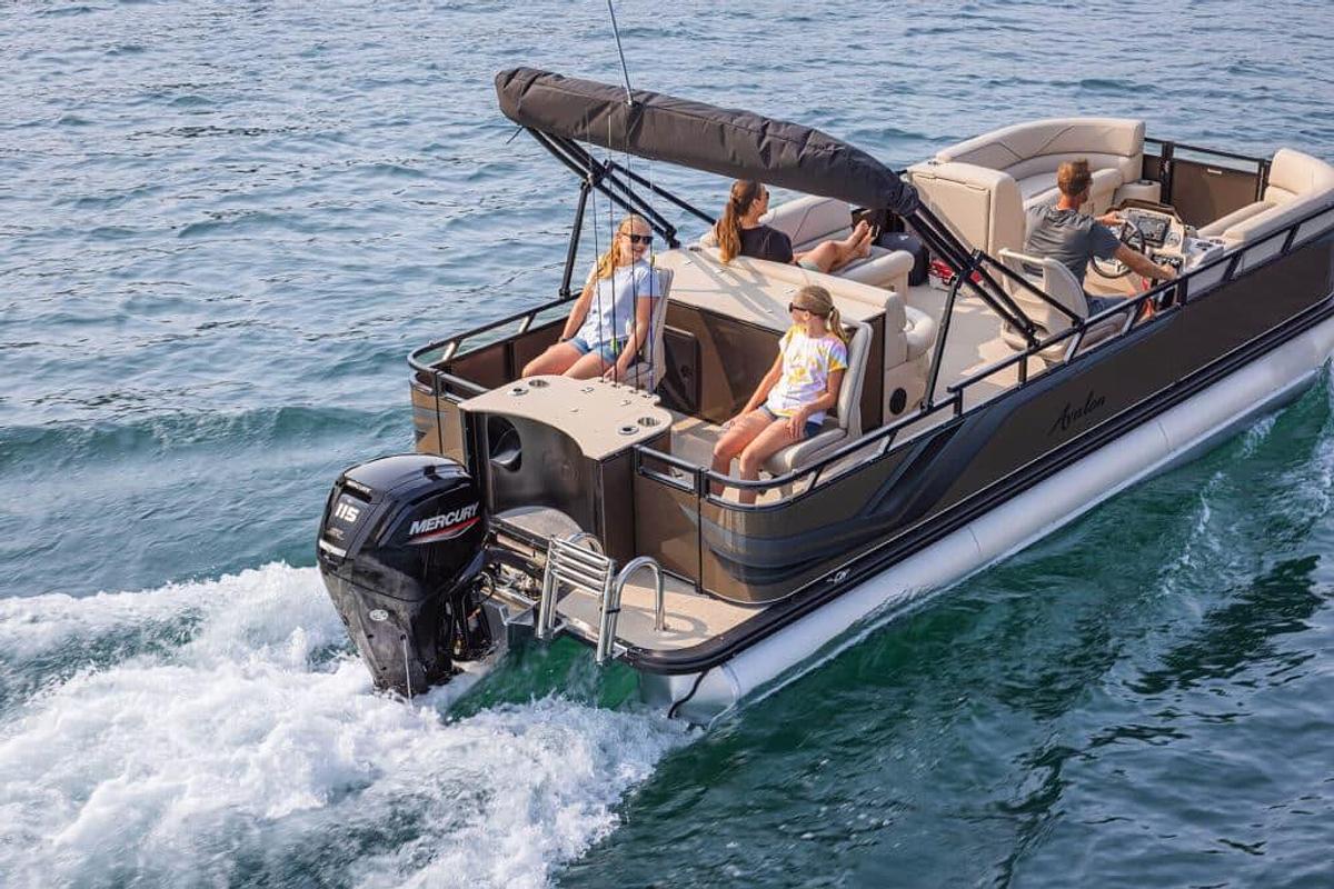 2027 Avalon 2385 Venture 85 Rear Fish