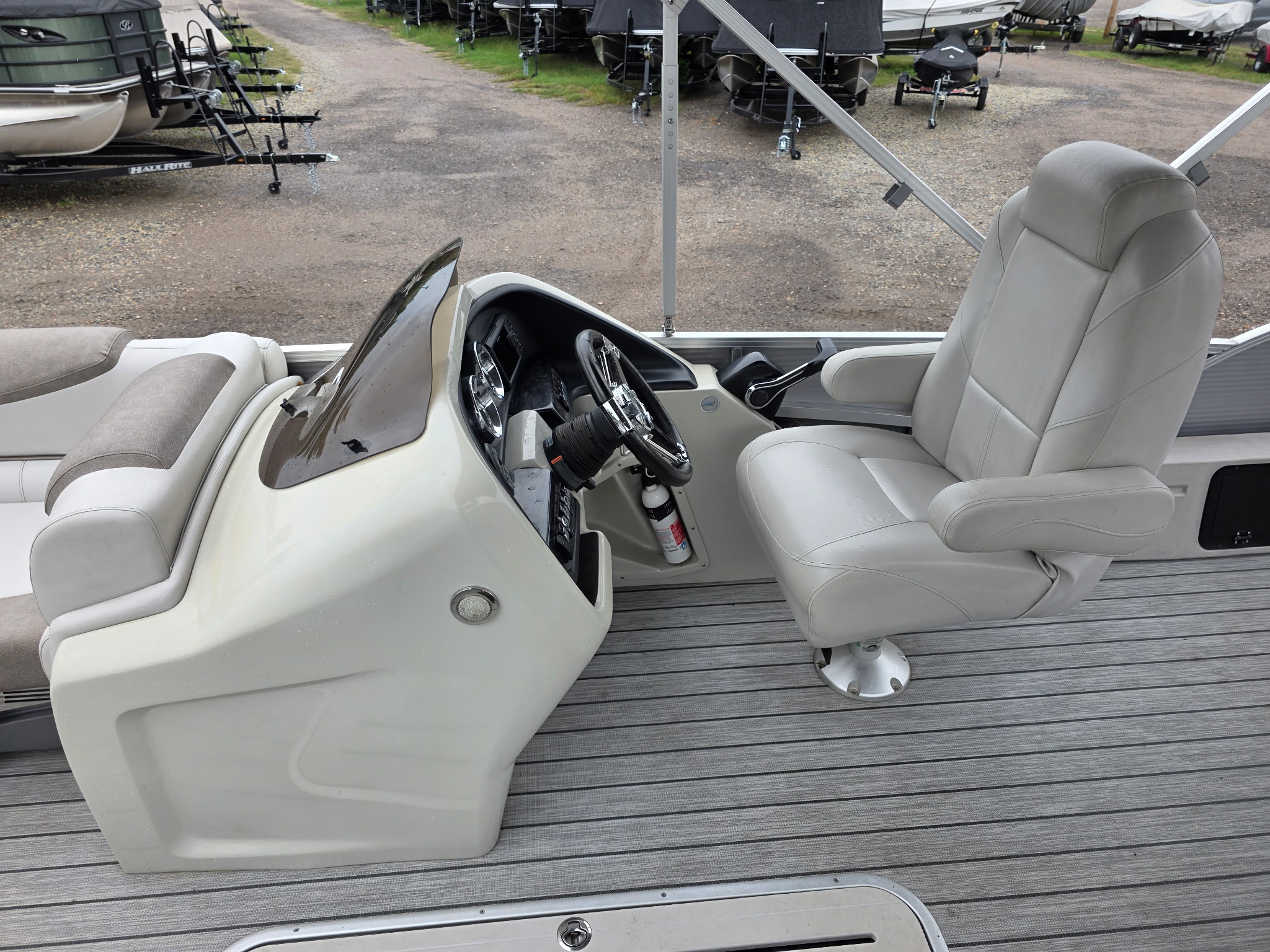Used 2019 Avalon 2385 Catalina Rear Fish