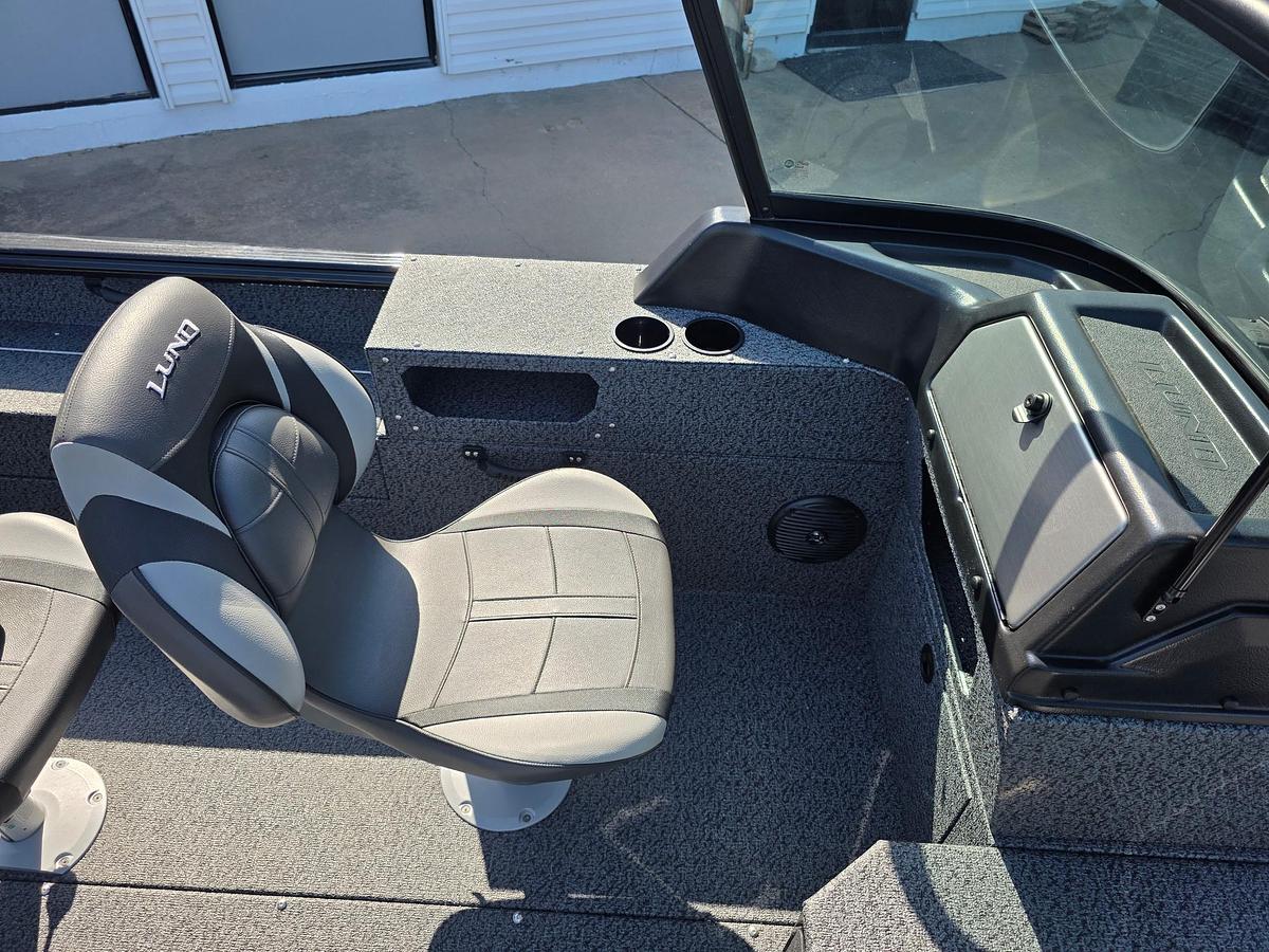 2027 Lund 1875 Impact XS Sport