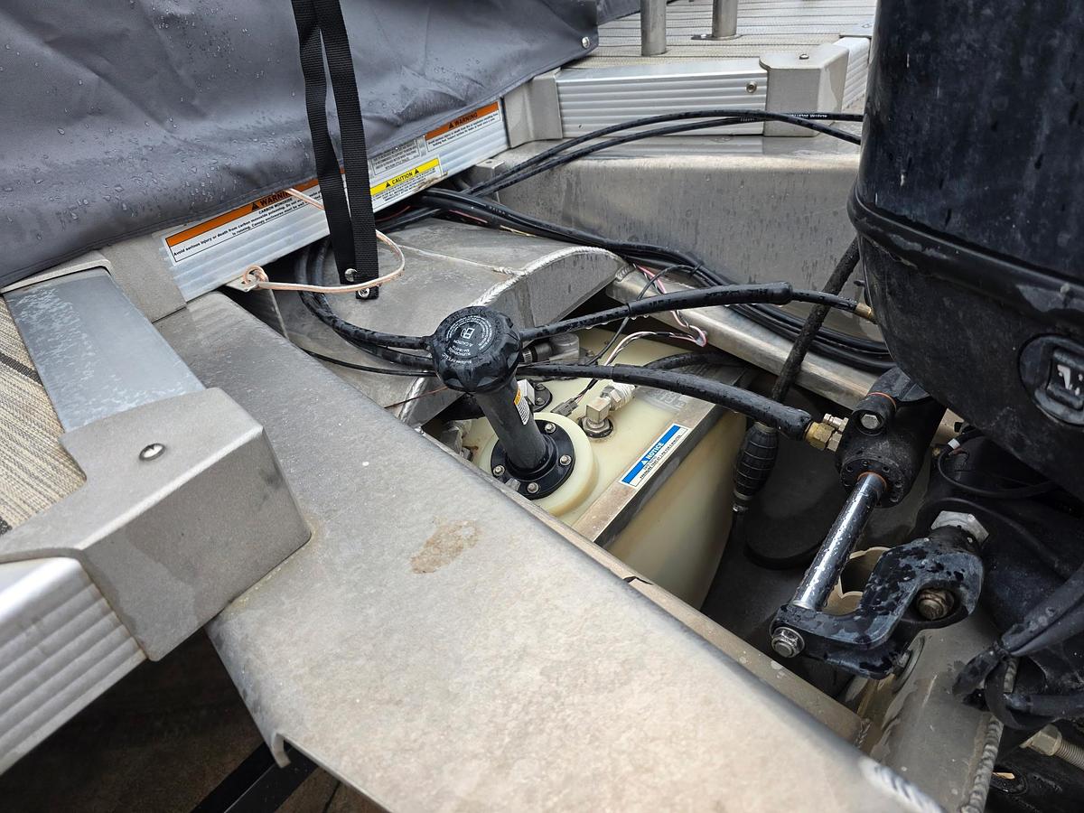 Used 2019 Avalon 2385 Catalina Rear Fish