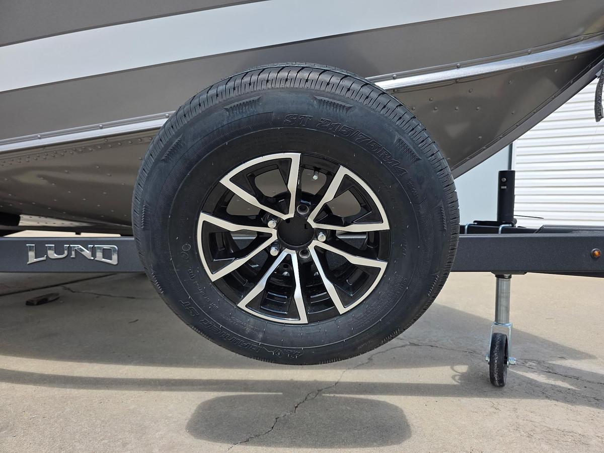 2027 Lund 1775 Impact XS Sport