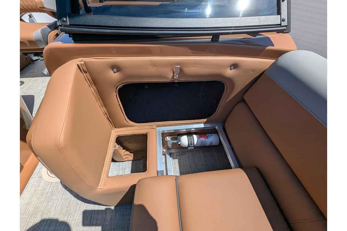 2026 Avalon 25E85 LSZ Versatile Rear Bench Windshield Tritoon