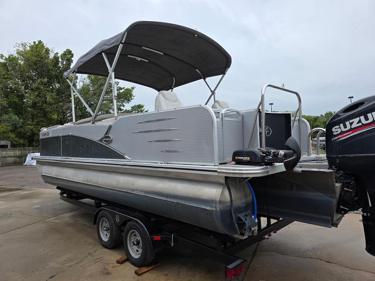 Used 2019 Avalon 2385 Catalina Rear Fish
