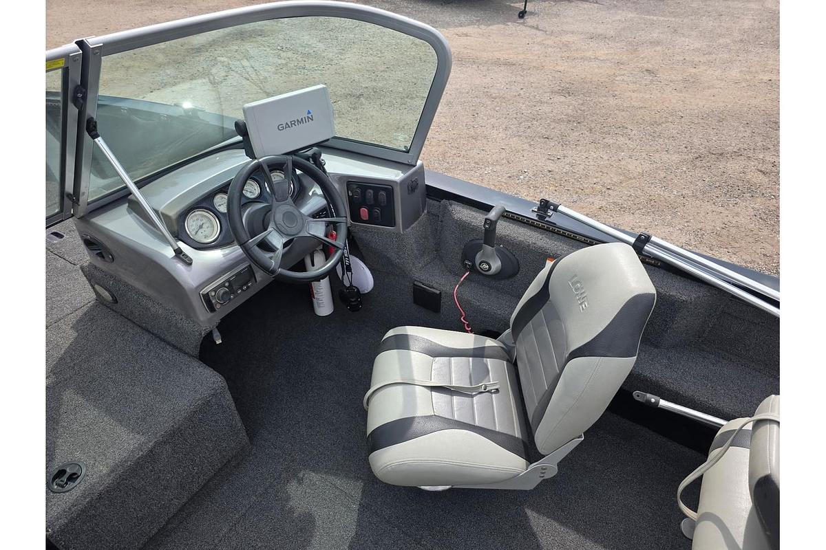 Used 2014 Lowe Fishing Machine 17