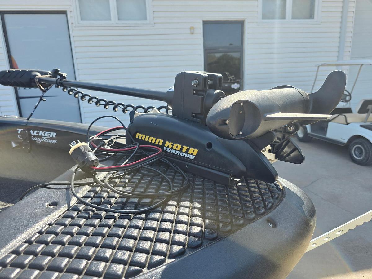 Used 2007 Tracker Tundra 18