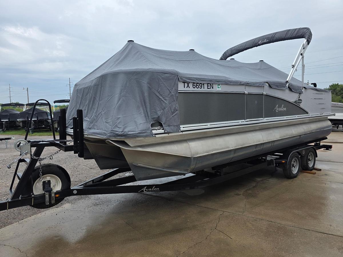 Used 2019 Avalon 2385 Catalina Rear Fish
