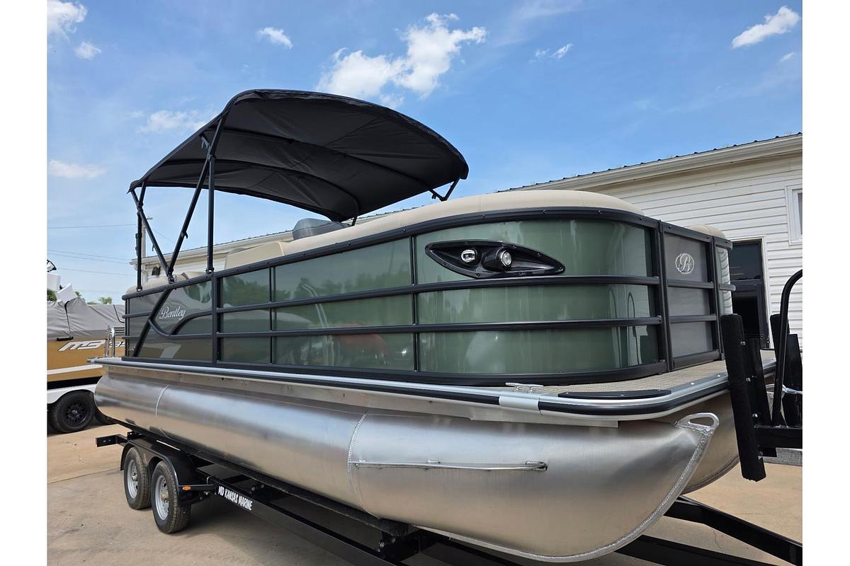 2026 Bentley Pontoons Legacy 223 Navigator Tritoon