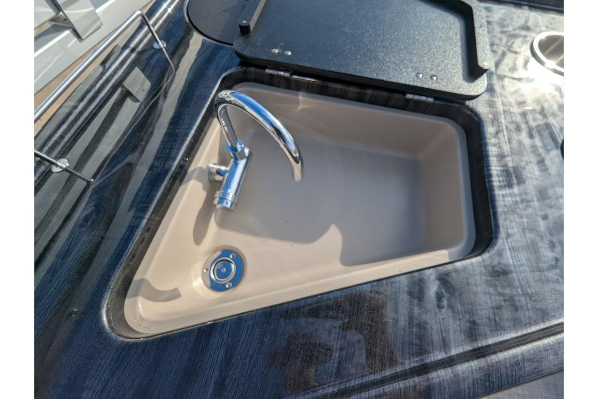 2026 Avalon 2385 LSZ Elite Windshield