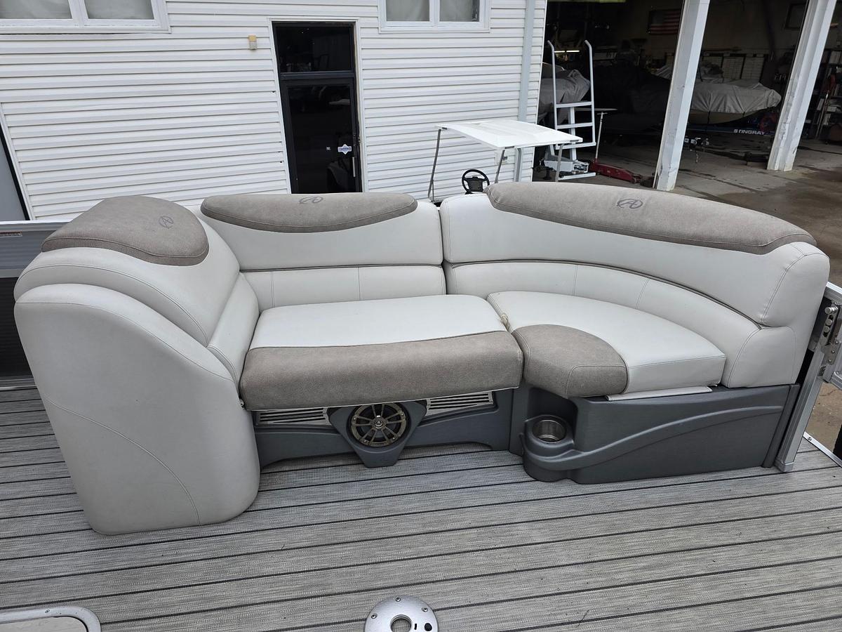 Used 2019 Avalon 2385 Catalina Rear Fish