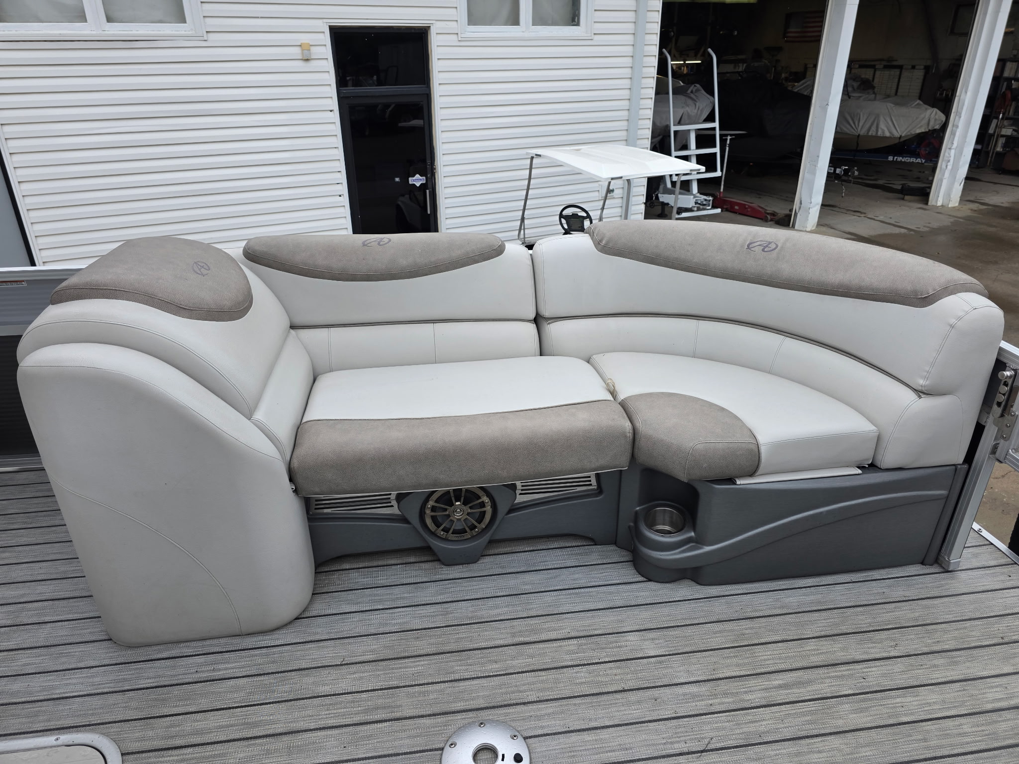 Used 2019 Avalon 2385 Catalina Rear Fish