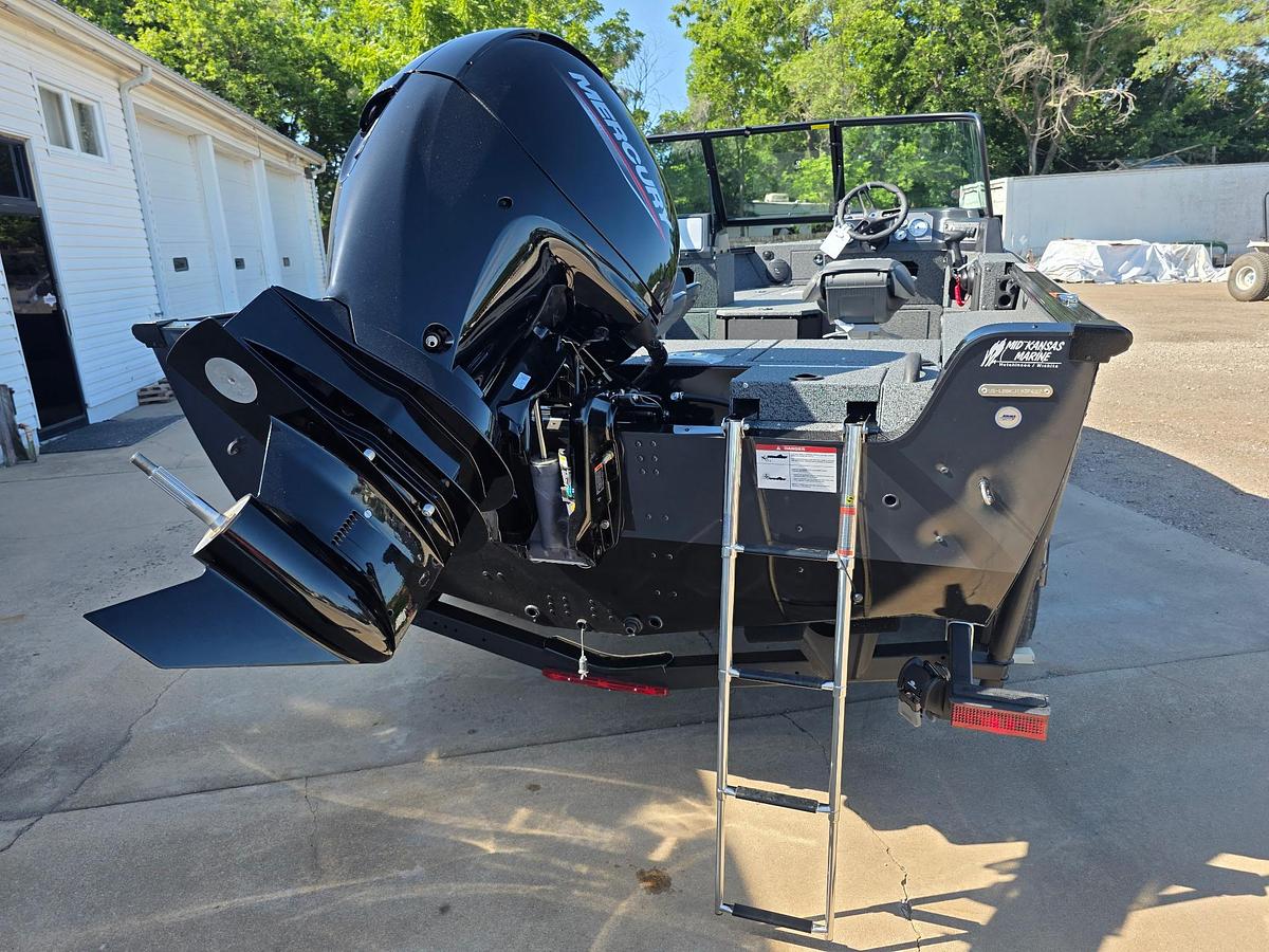 2027 Lund 1875 Impact XS Sport