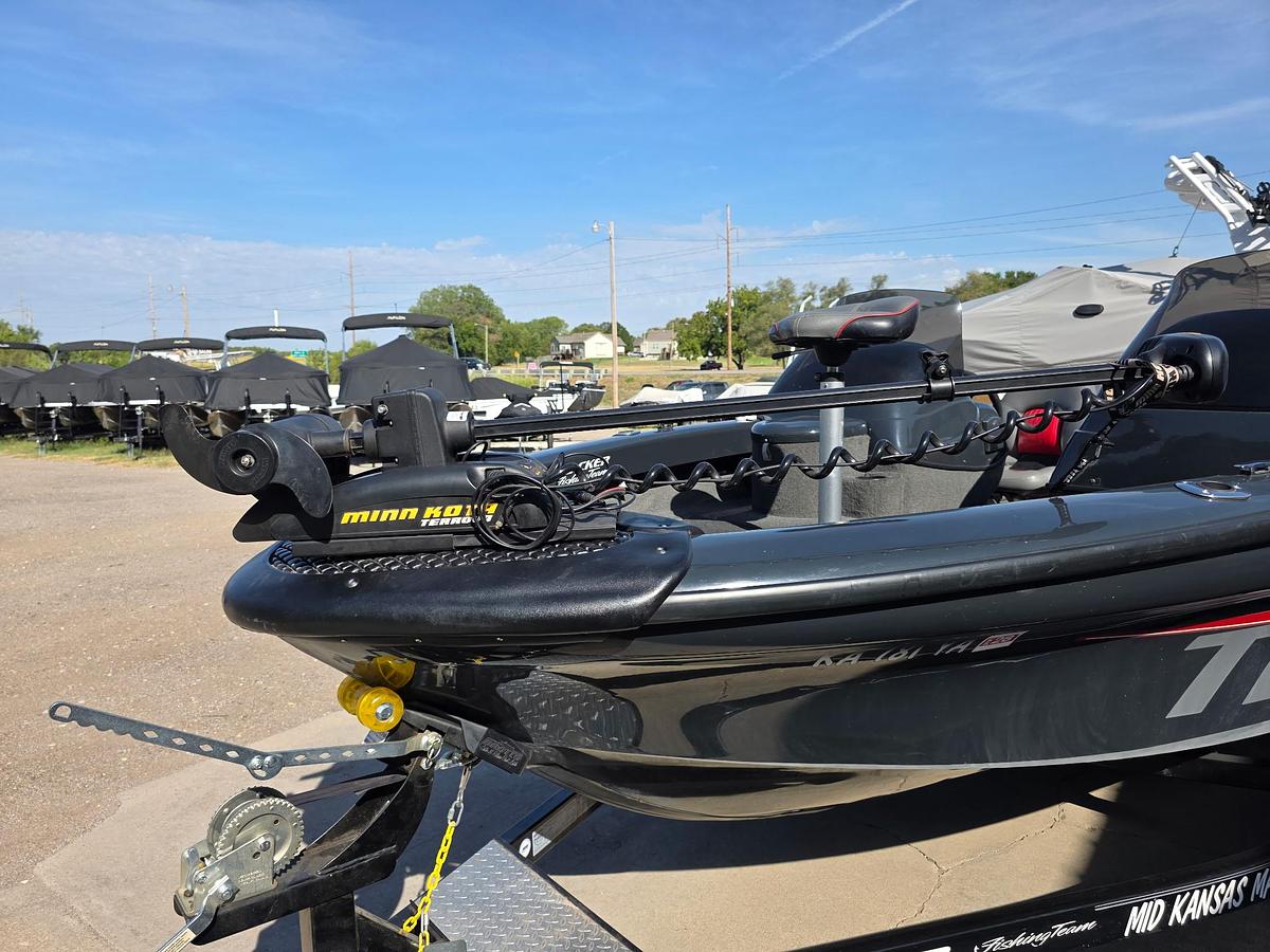 Used 2007 Tracker Tundra 18