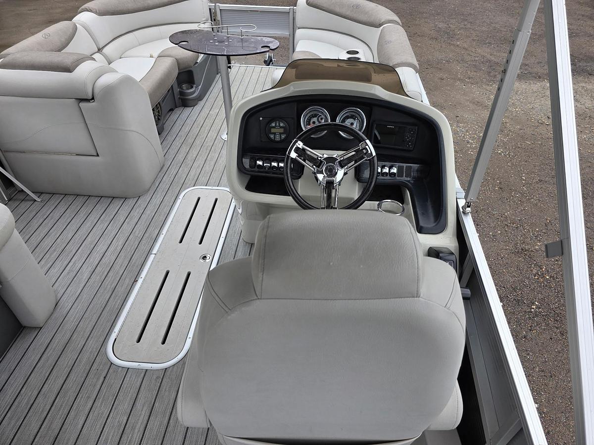 Used 2019 Avalon 2385 Catalina Rear Fish