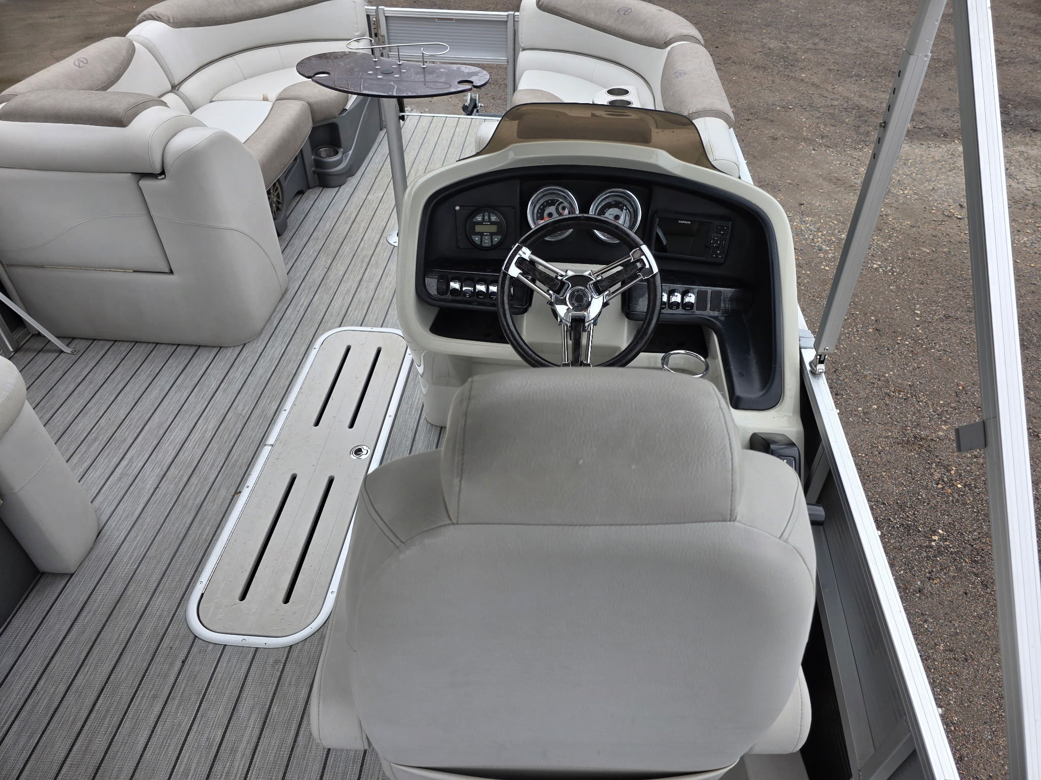 Used 2019 Avalon 2385 Catalina Rear Fish