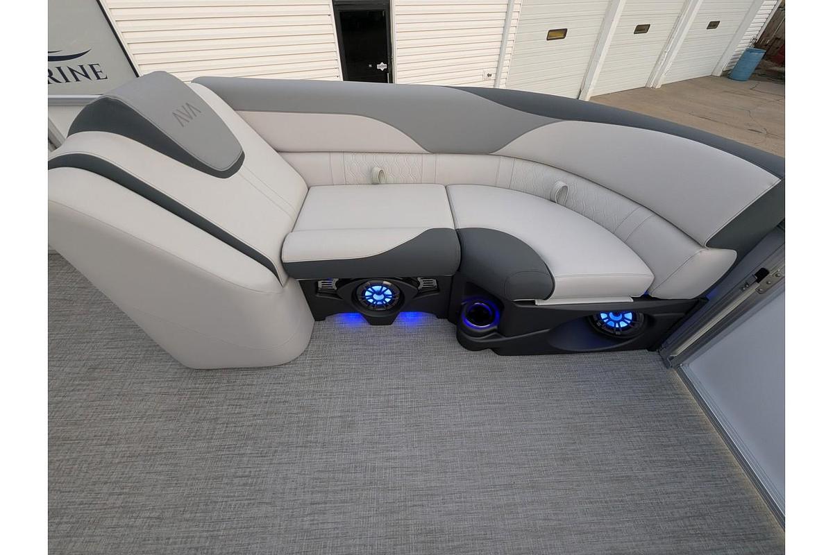 2026 Avalon 2385 LSZ Versatile Rear Bench