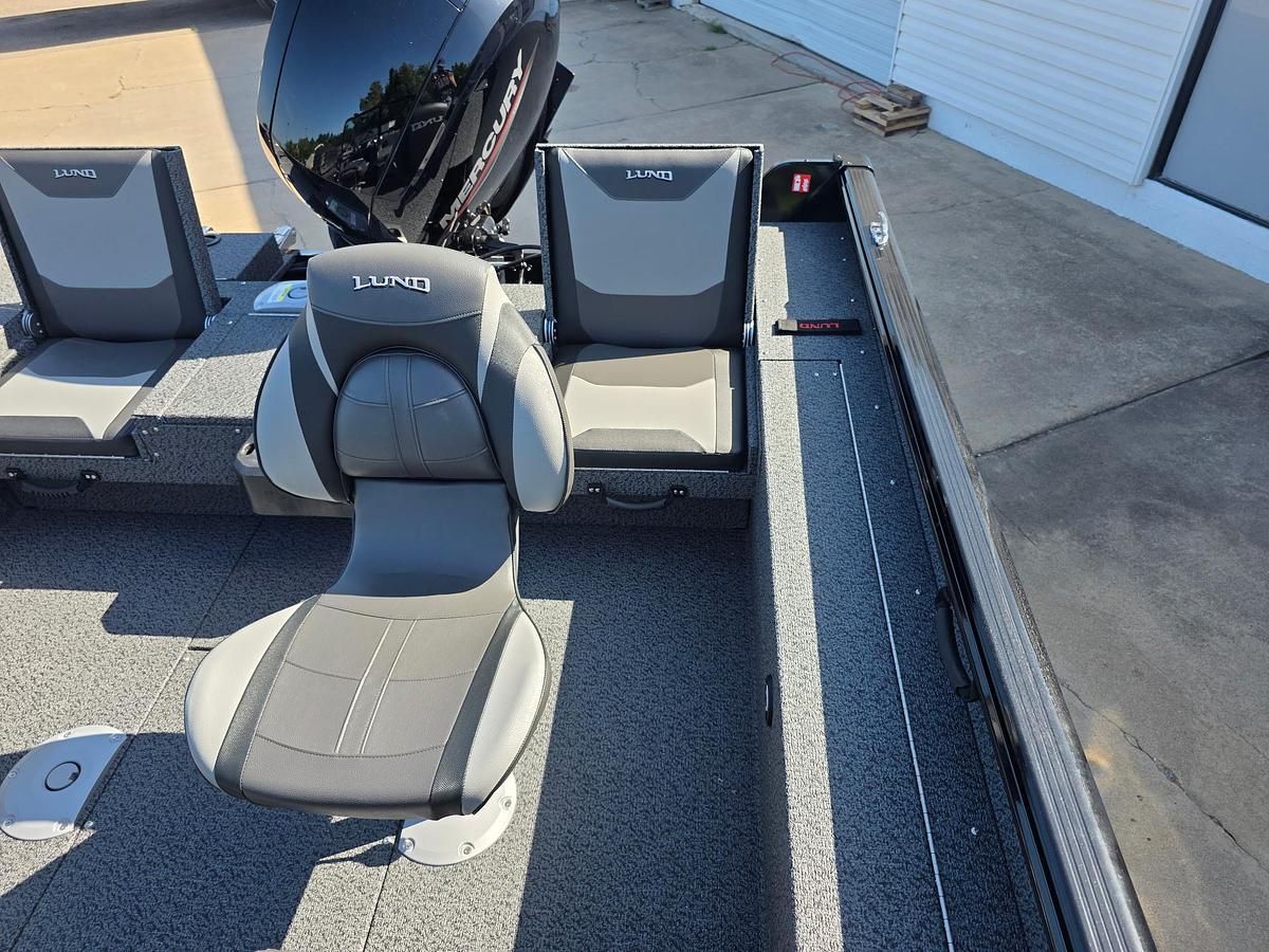 2027 Lund 1875 Impact XS Sport