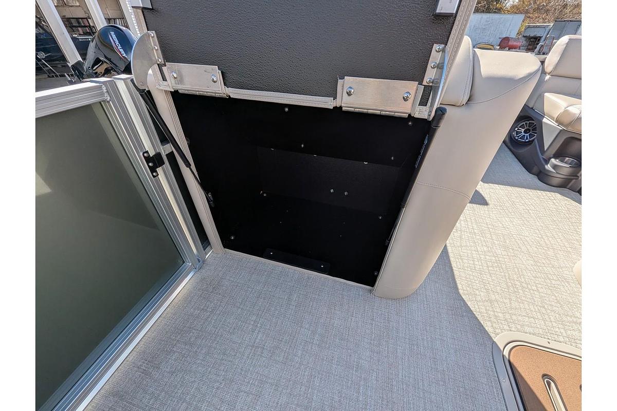2026 Avalon 2385 LSZ Rear Fish