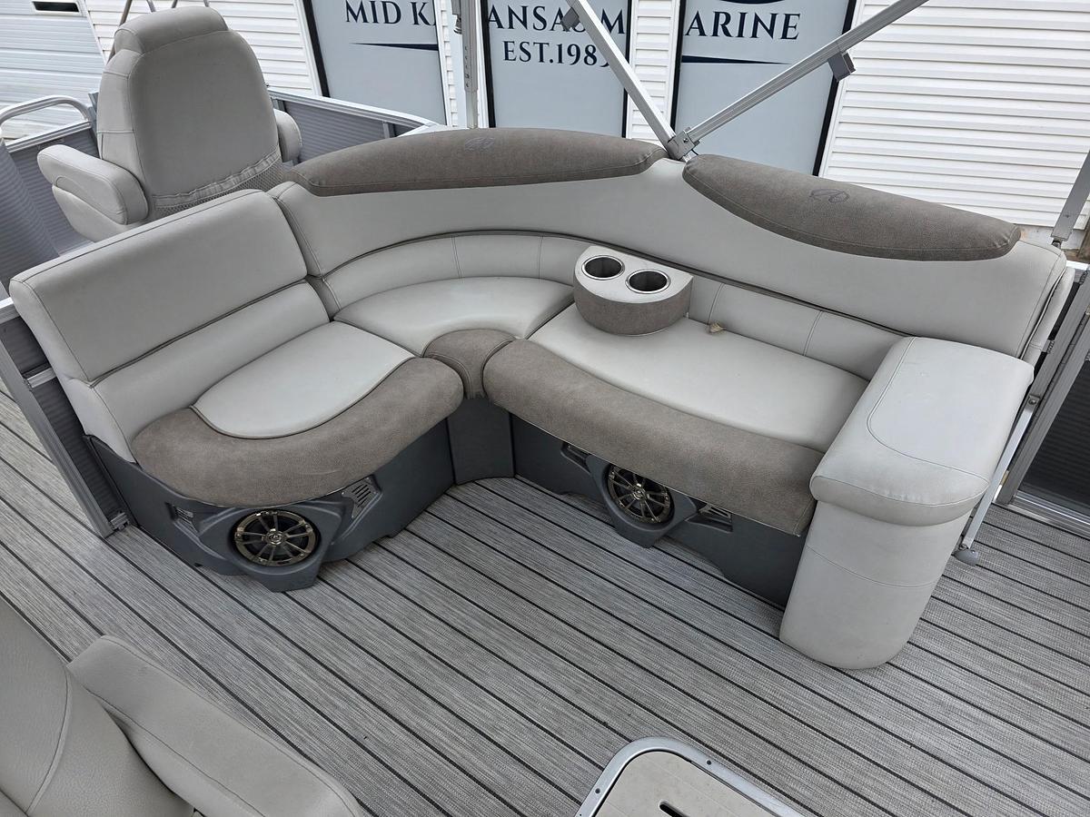 Used 2019 Avalon 2385 Catalina Rear Fish