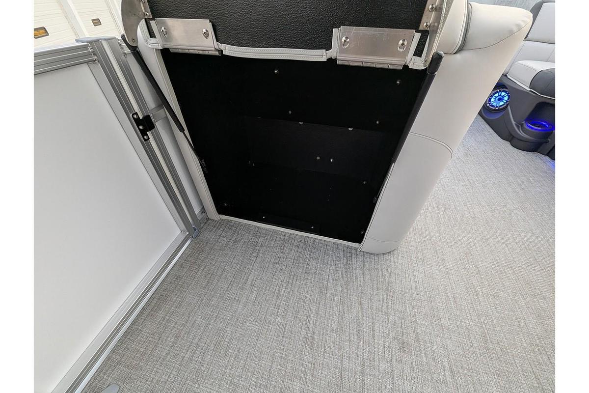 2026 Avalon 2385 LSZ Versatile Rear Bench
